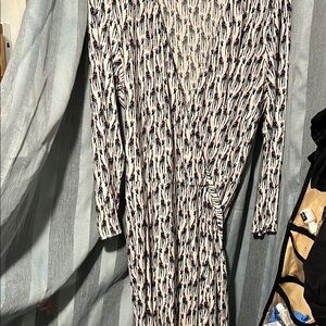 Bass Black and White Long Sleeve Bodycon Dress